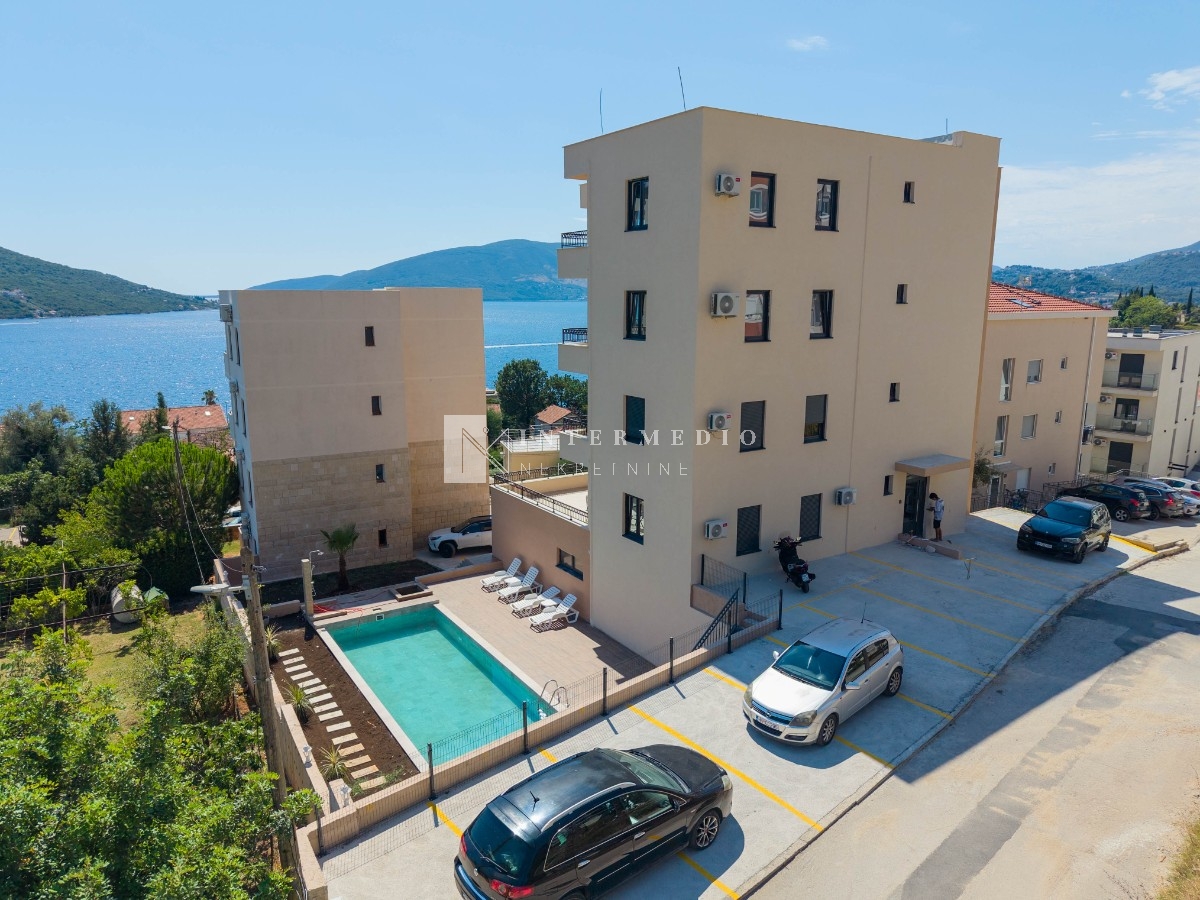 Jednosoban stan sa bazenom i garažom blizu mora – Kumbor, Herceg Novi